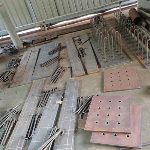 有哪些其他因素会影响黔南预埋件位置的确定？